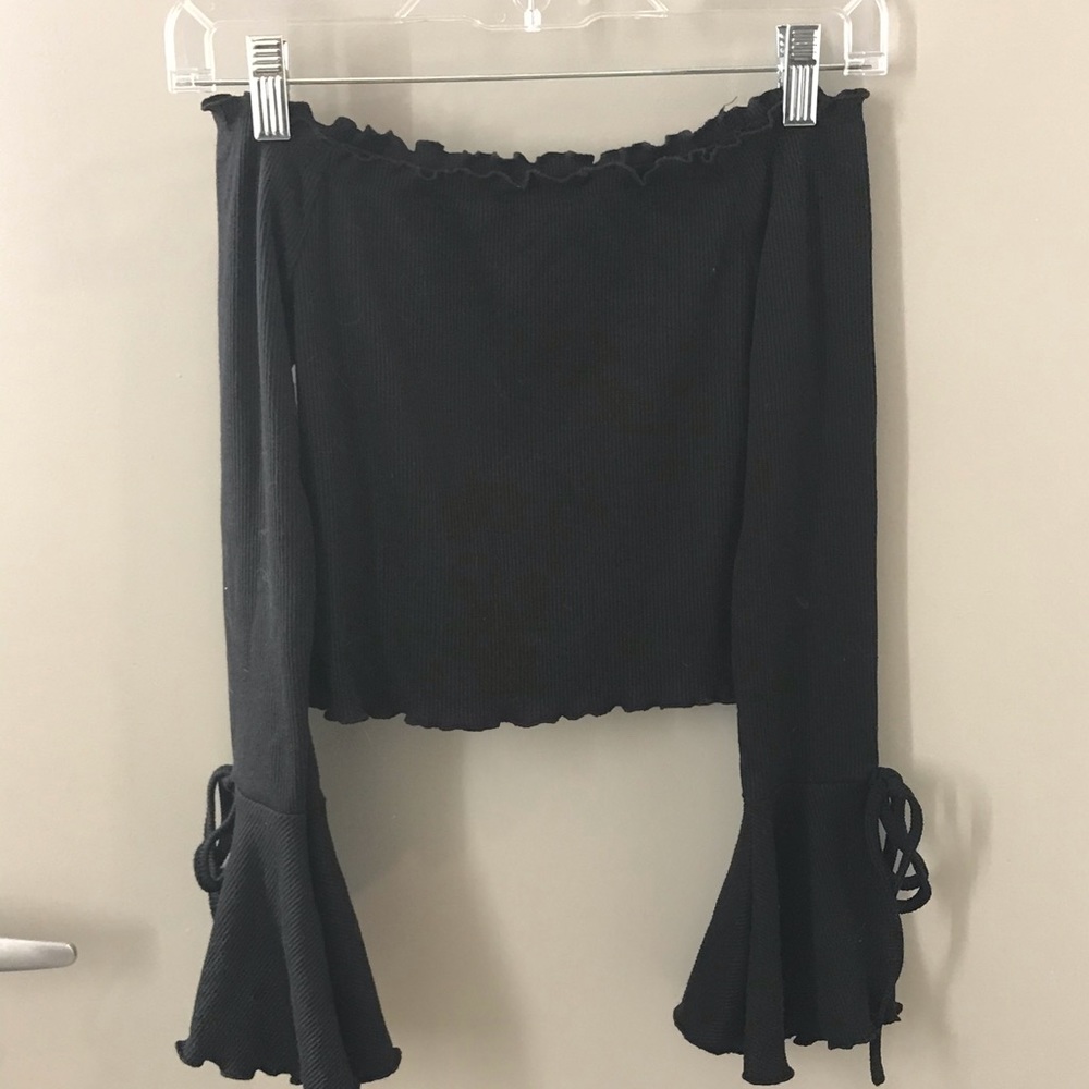 Black cropped long, bell sleeve top